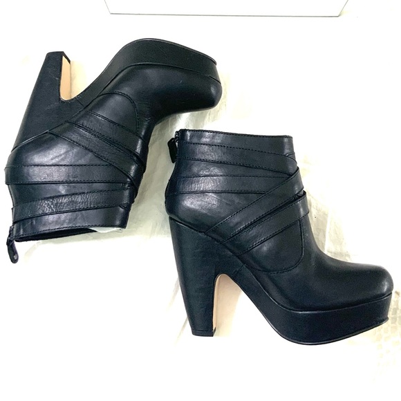 VINTAGE Seychelles Black Leather Theory Ankle Bootie NWOT - Picture 4 of 12
